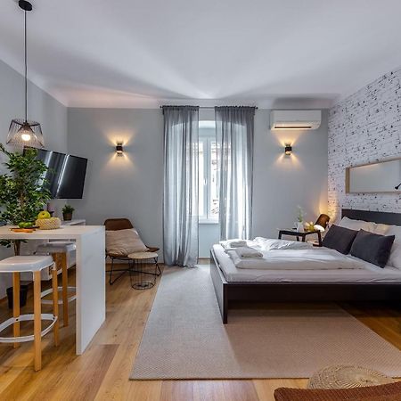 Adria Square Studios Rijeka Ngoại thất bức ảnh