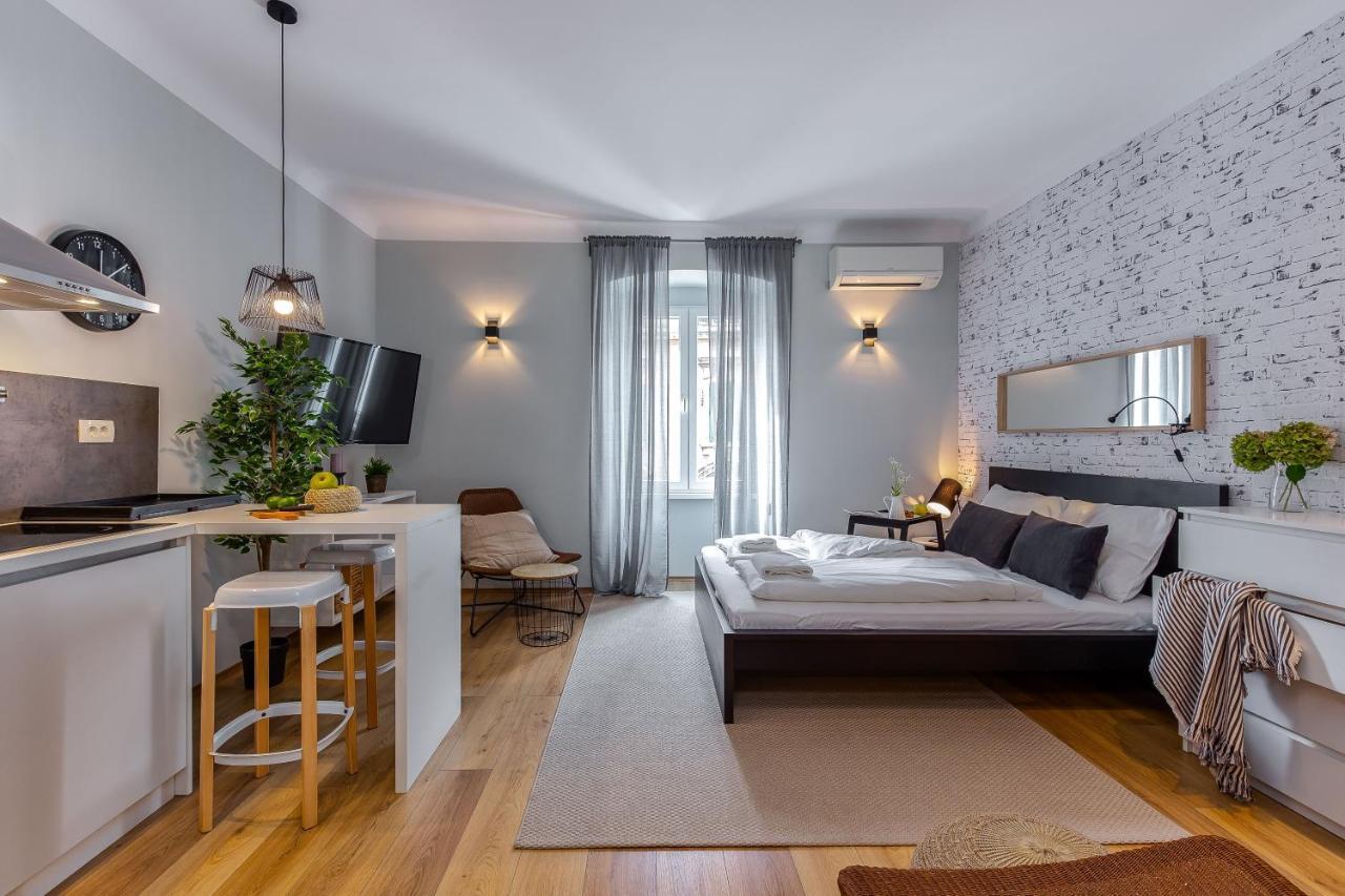 Adria Square Studios Rijeka Ngoại thất bức ảnh