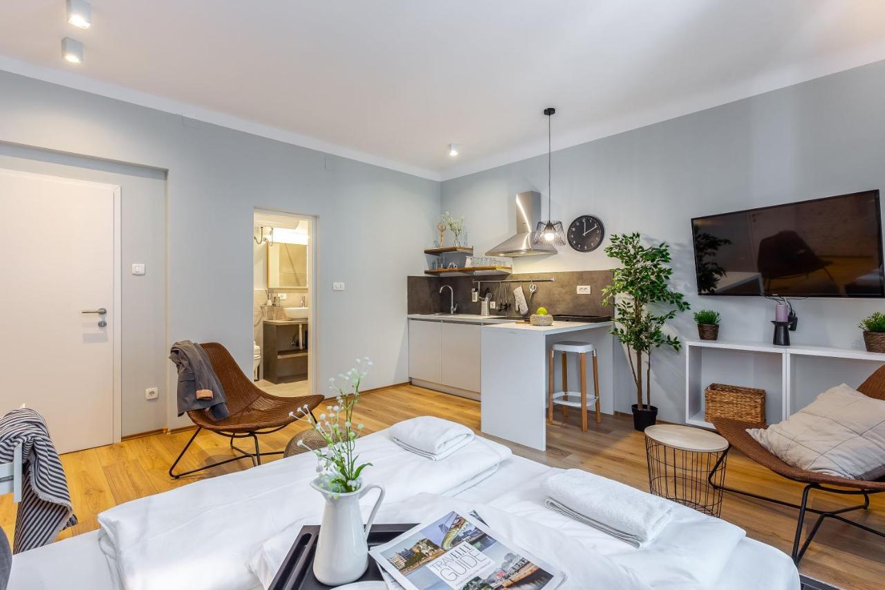 Adria Square Studios Rijeka Ngoại thất bức ảnh
