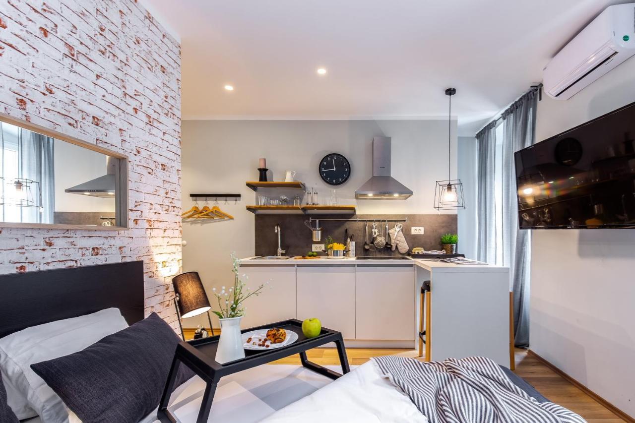 Adria Square Studios Rijeka Ngoại thất bức ảnh