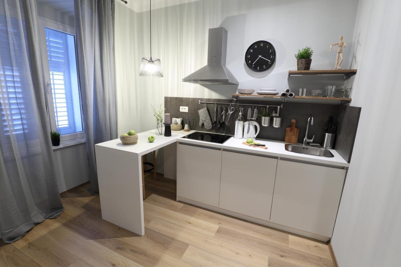 Adria Square Studios Rijeka Ngoại thất bức ảnh