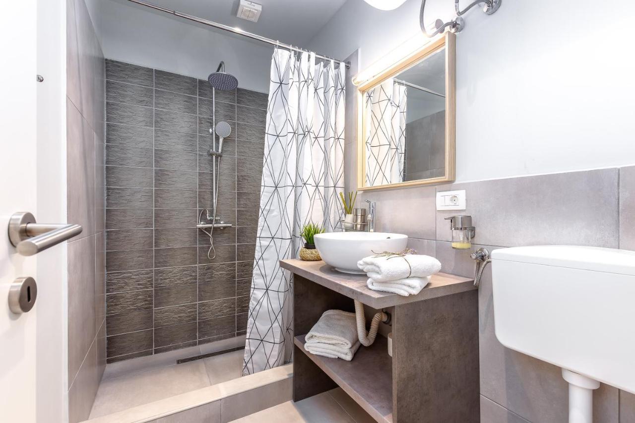 Adria Square Studios Rijeka Ngoại thất bức ảnh