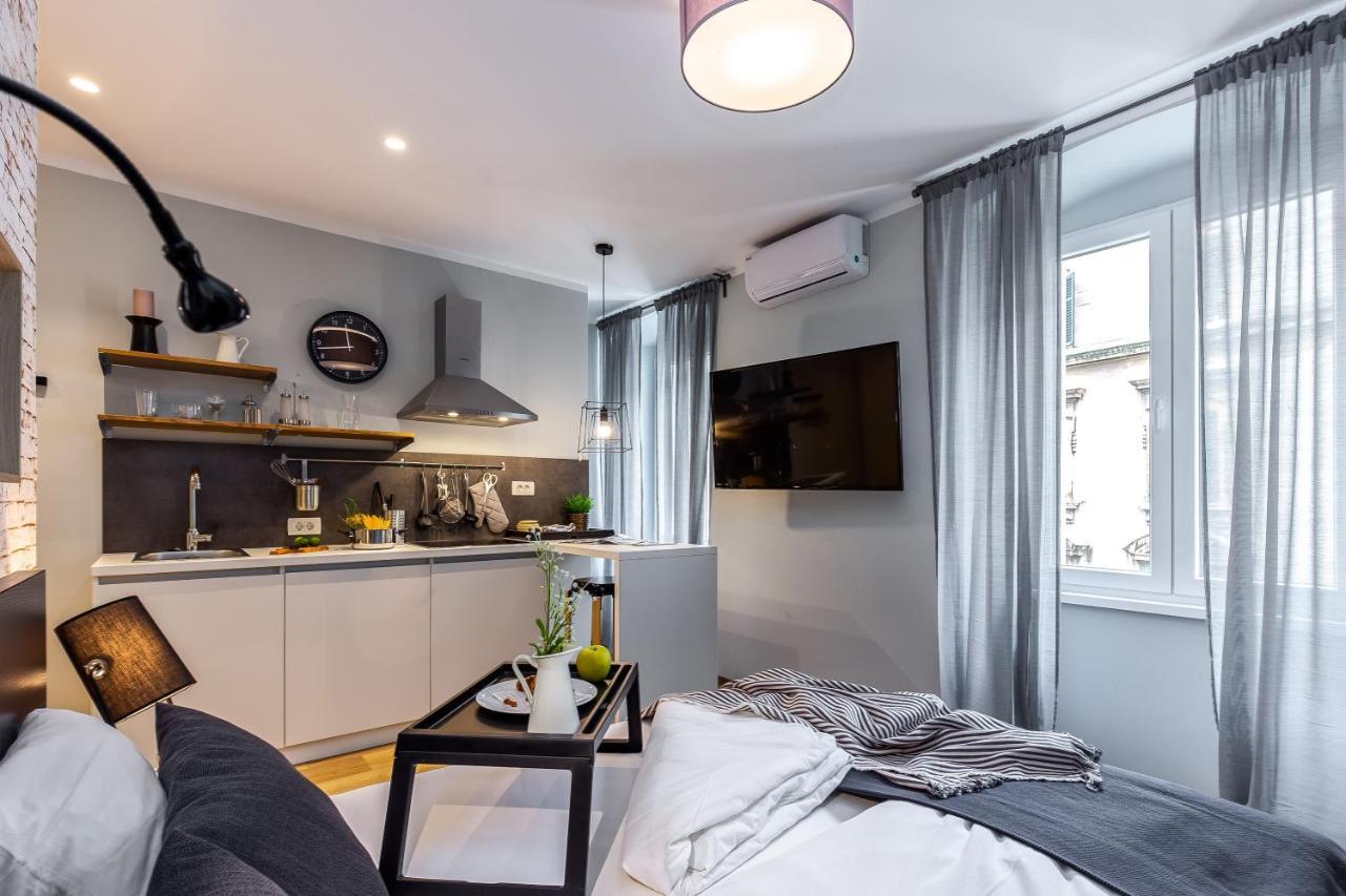 Adria Square Studios Rijeka Ngoại thất bức ảnh