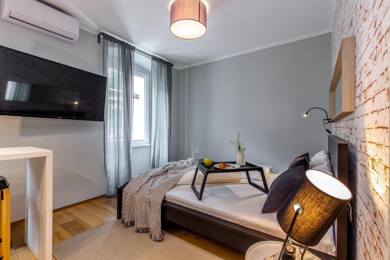 Adria Square Studios Rijeka Ngoại thất bức ảnh