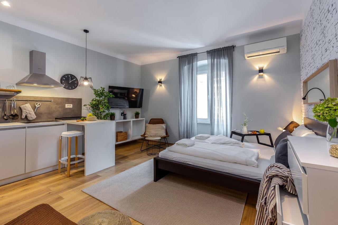 Adria Square Studios Rijeka Ngoại thất bức ảnh