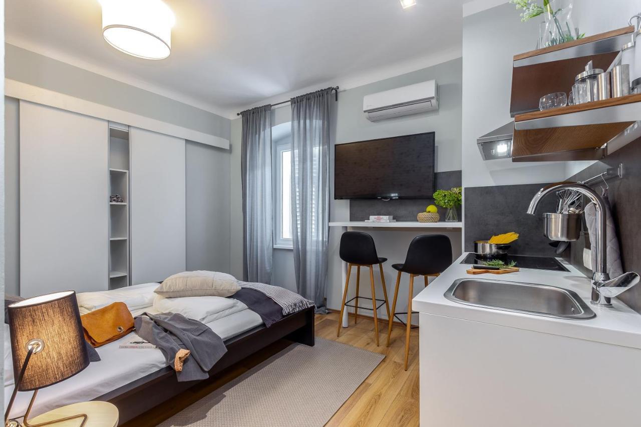 Adria Square Studios Rijeka Ngoại thất bức ảnh